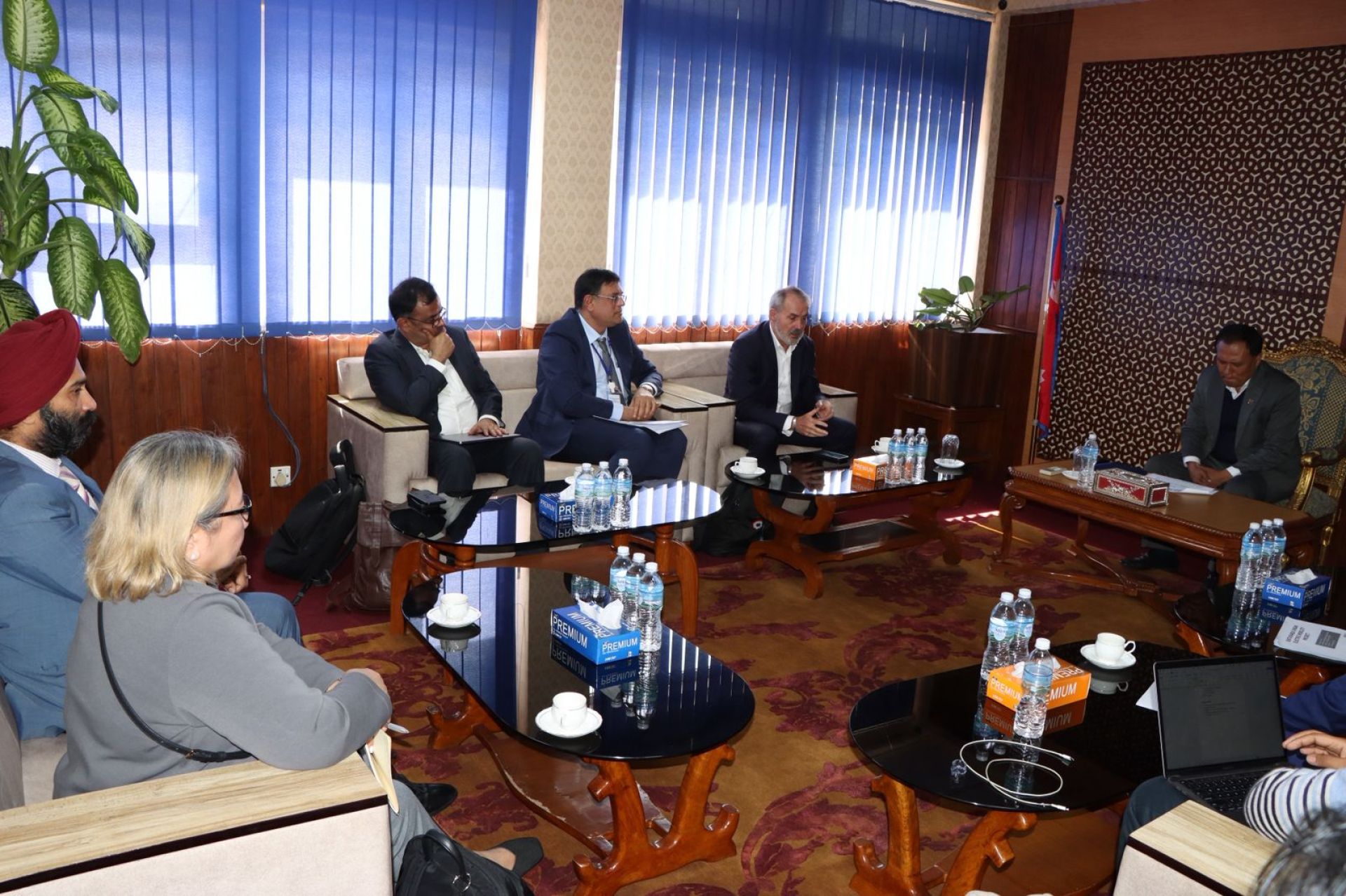 ट्रली बस ब्युँताउँदै कुलमान, सञ्चालनको सम्भाव्यता अध्ययनमा सहयोग गर्न एडीबीसँग आग्रह